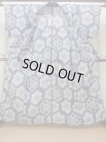 Photo2: M1010H Vintage Japanese women   Indigo Blue OJIYACHIJIMI / Linen. Flower There is an impression from use.  (Grade D) (2)