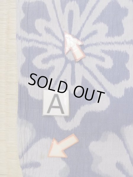 Photo14: M1010H Vintage Japanese women   Indigo Blue OJIYACHIJIMI / Linen. Flower There is an impression from use.  (Grade D) (14)