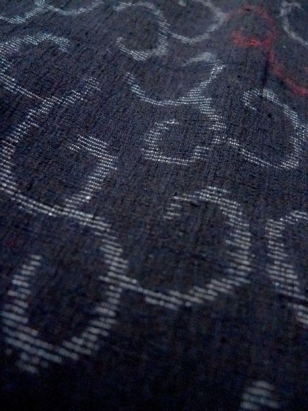 Photo10: M1010N Vintage Japanese women   Black OJIYATSUMUGI / Silk. Arabesque vine   (Grade B) (10)