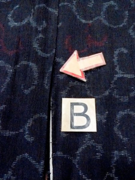 Photo15: M1010N Vintage Japanese women   Black OJIYATSUMUGI / Silk. Arabesque vine   (Grade B) (15)