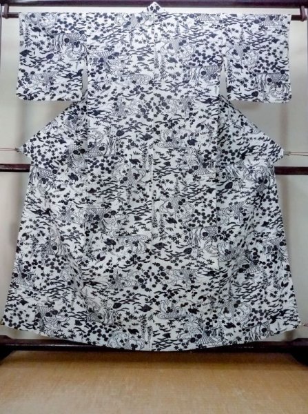 Photo1: M1018T Vintage Japanese women   White HITOE unlined / Silk. Chrysanthemum, There is an impression from use.  (Grade C) (1)