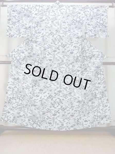 Photo1: M1018T Vintage Japanese women   White HITOE unlined / Silk. Chrysanthemum, There is an impression from use.  (Grade C) (1)