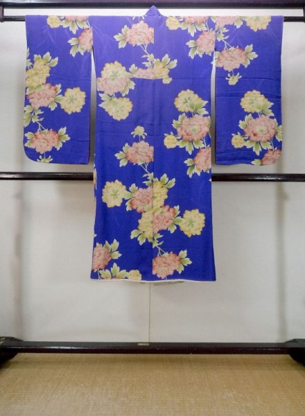 Photo2: M1108D Antique Japanese women  Vivid Purple Kids / Silk. Peony Small holes all over. Discolored all over. Aging deterioration. There is an impression from use.  (Grade D) (2)