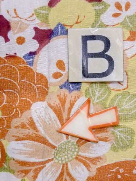 Photo17: M1108E Antique Japanese women Vivid Reddish Purple JUBAN undergarment / Silk. Peony, Aging deterioration. There is an impression from use. Japanese traditonal ball pattern  (Grade C) (17)