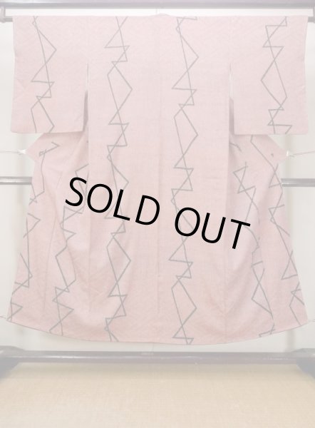Photo1: M1108J Vintage Japanese women  Grayish Coral KOMON dyed / Silk. Zig Zag,   (Grade C) (1)