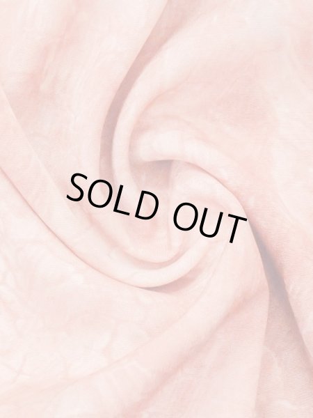 Photo10: M1121A Vintage Japanese women  Grayish Coral HAORI short jacket / Silk. Gradation,   (Grade C) (10)