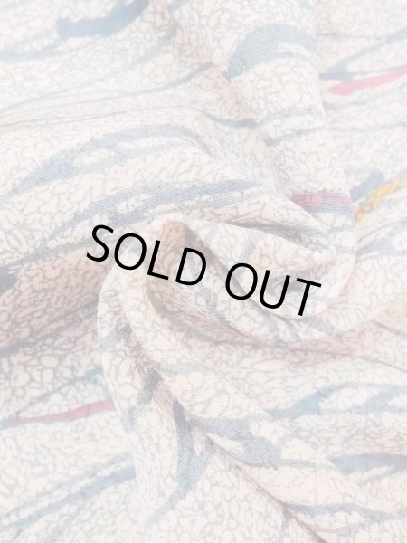 Photo11: M1121L Vintage Japanese women   Beige HAORI short jacket / Silk. Abstract pattern   (Grade B) (11)