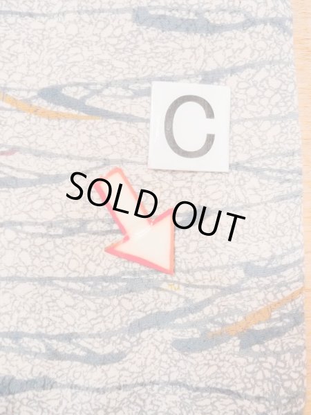 Photo16: M1121L Vintage Japanese women   Beige HAORI short jacket / Silk. Abstract pattern   (Grade B) (16)