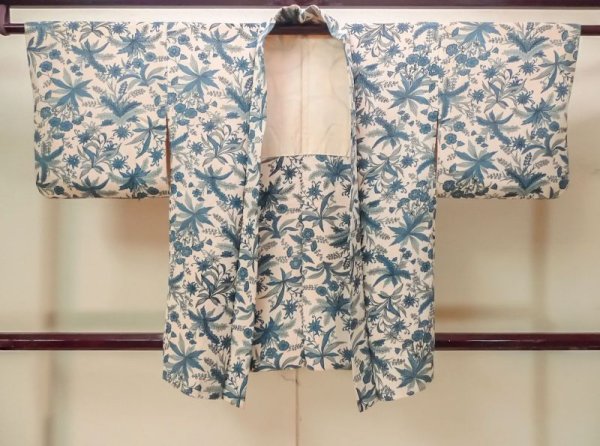 Photo1: M1121V Vintage Japanese women   Off White HAORI short jacket / Silk. Flower,   (Grade C) (1)