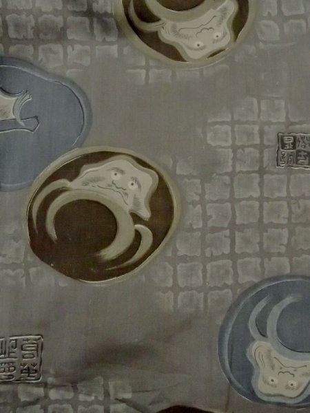 Photo3: M1128A Vintage Japanese  Dark Gray Men's Juban / Silk. Quadrangle "Daruma" design. Aging deterioration. There is an impression from use.  (Grade D) (3)