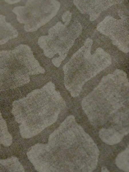 Photo8: M1128A Vintage Japanese  Dark Gray Men's Juban / Silk. Quadrangle "Daruma" design. Aging deterioration. There is an impression from use.  (Grade D) (8)