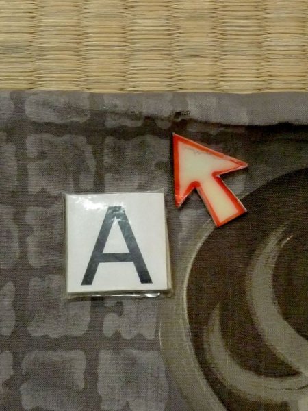 Photo12: M1128A Vintage Japanese  Dark Gray Men's Juban / Silk. Quadrangle "Daruma" design. Aging deterioration. There is an impression from use.  (Grade D) (12)