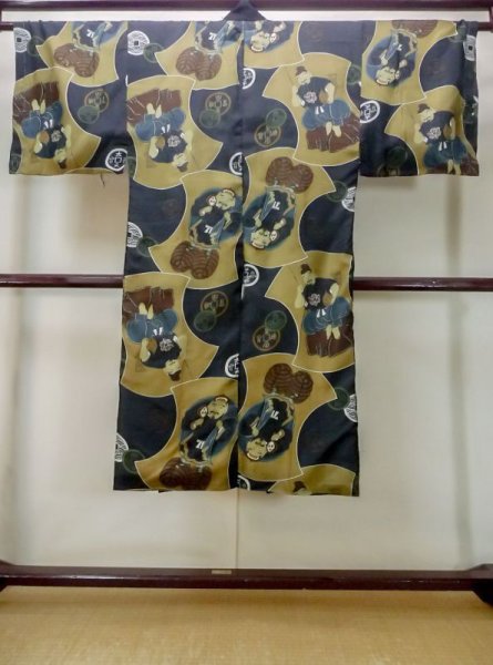 Photo2: M1128K Vintage Japanese   Black Men's Juban / Synthetic. Rock Seven Gods of Fortune design, old coins pattern.  (Grade D) (2)