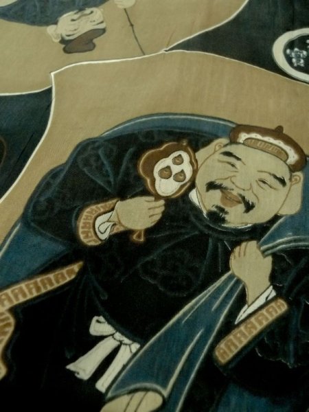 Photo8: M1128K Vintage Japanese   Black Men's Juban / Synthetic. Rock Seven Gods of Fortune design, old coins pattern.  (Grade D) (8)