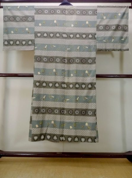 Photo2: M1128L Vintage Japanese   Brown Men's Juban / Synthetic. Wickerworks, Gourd, Japanese chess piece pattern  (Grade C) (2)