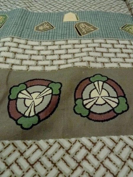 Photo9: M1128L Vintage Japanese   Brown Men's Juban / Synthetic. Wickerworks, Gourd, Japanese chess piece pattern  (Grade C) (9)