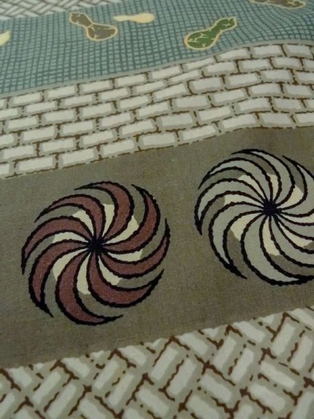 Photo10: M1128L Vintage Japanese   Brown Men's Juban / Synthetic. Wickerworks, Gourd, Japanese chess piece pattern  (Grade C) (10)