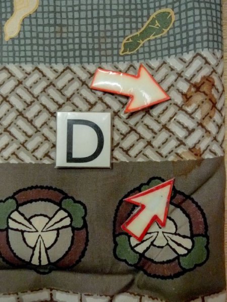 Photo17: M1128L Vintage Japanese   Brown Men's Juban / Synthetic. Wickerworks, Gourd, Japanese chess piece pattern  (Grade C) (17)