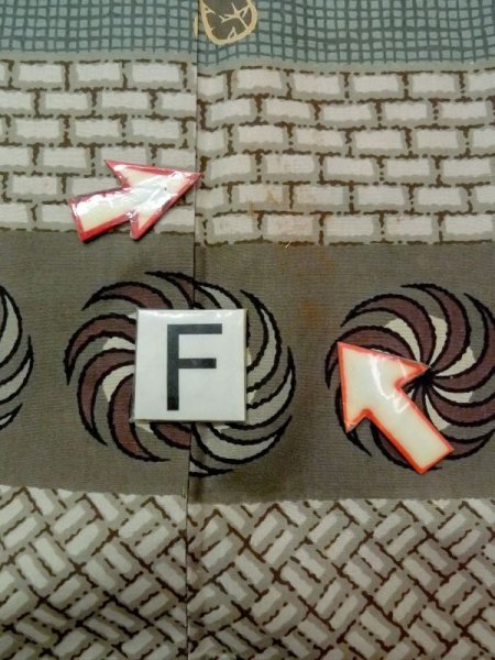 Photo19: M1128L Vintage Japanese   Brown Men's Juban / Synthetic. Wickerworks, Gourd, Japanese chess piece pattern  (Grade C) (19)