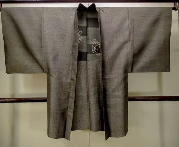 Photo1: M1128Q Vintage Japanese   Brown HAORI short jacket / Silk. Abstract pattern   (Grade C) (1)