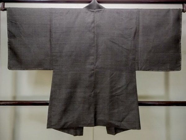 Photo2: M1128T Vintage Japanese  Dark Brown HAORI short jacket / Silk. Quadrangle   (Grade D) (2)