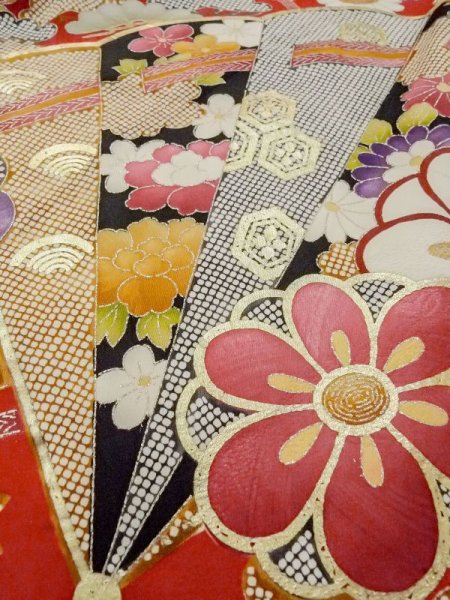 Photo17: M1207A Vintage Japanese women   Red FURISODE long-sleeved / Silk. Peony,   (Grade B) (17)