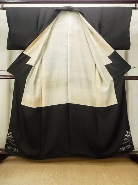 Photo3: M1207C Antique Japanese women   Black TOMESODE formal / Silk. MOMIJI maple leaf,   (Grade B) (3)