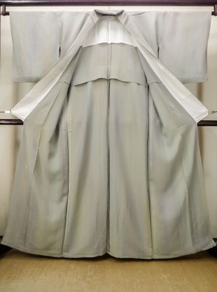 Photo2: M1207V Used Japanese women Pale Grayish Green OJIYATSUMUGI / Silk. Gradation   (Grade B) (2)