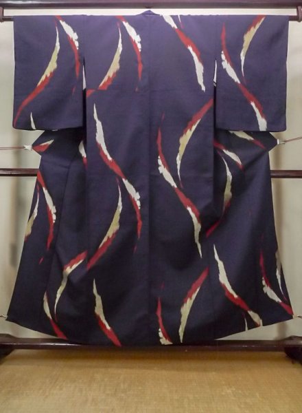 Photo1: M1208B Vintage Japanese women   Indigo Blue Cutting cloth / Silk. Abstract pattern   (Grade D) (1)