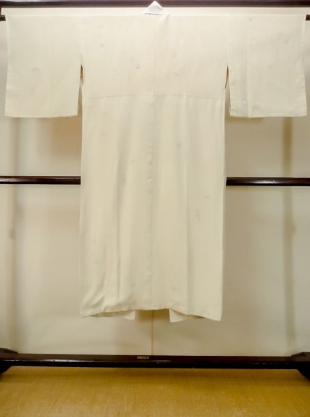 Photo2: M1215H Vintage Japanese women Pale Light Yellowish Green JUBAN undergarment / Silk.  There is an impression from use.  (Grade C) (2)