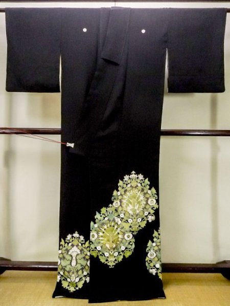 Photo2: M1215Q Vintage Japanese women   Black TOMESODE formal / Silk. Peacock,   (Grade C) (2)