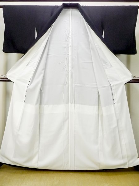 Photo3: M1215T Vintage Japanese women   Black TOMESODE formal / Silk. Chrysanthemum,   (Grade C) (3)