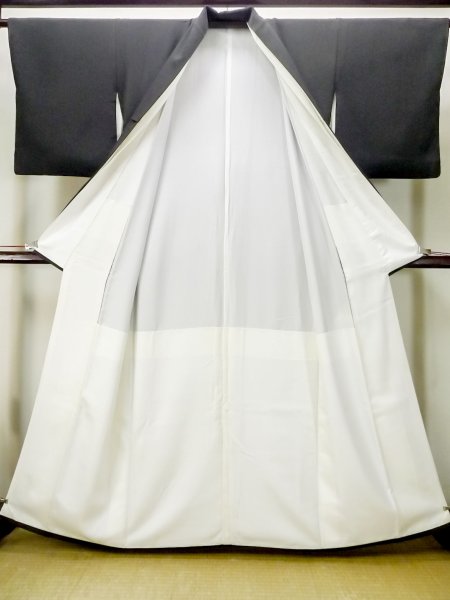 Photo3: M1215U Vintage Japanese women   Black TOMESODE formal / Silk. Pine tree/branch/needle,   (Grade C) (3)