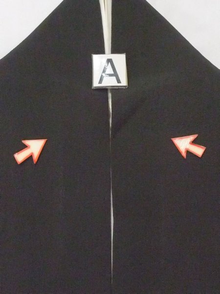 Photo18: M1215U Vintage Japanese women   Black TOMESODE formal / Silk. Pine tree/branch/needle,   (Grade C) (18)