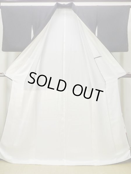 Photo3: M1215X Vintage Japanese women   Black TOMESODE formal / Silk. Chrysanthemum, Aging deterioration. There is an impression from use.  (Grade C) (3)