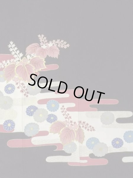 Photo5: M1215X Vintage Japanese women   Black TOMESODE formal / Silk. Chrysanthemum, Aging deterioration. There is an impression from use.  (Grade C) (5)