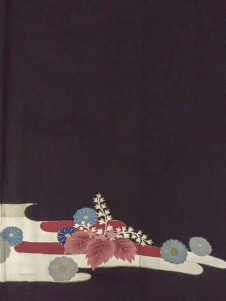 Photo6: M1215X Vintage Japanese women   Black TOMESODE formal / Silk. Chrysanthemum, Aging deterioration. There is an impression from use.  (Grade C) (6)