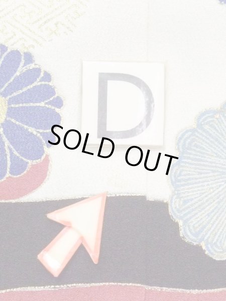 Photo19: M1215X Vintage Japanese women   Black TOMESODE formal / Silk. Chrysanthemum, Aging deterioration. There is an impression from use.  (Grade C) (19)