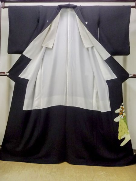 Photo3: M1216A Vintage Japanese women   Black TOMESODE formal / Silk. Chrysanthemum,   (Grade C) (3)