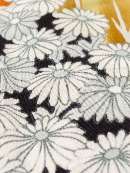 Photo14: M1216A Vintage Japanese women   Black TOMESODE formal / Silk. Chrysanthemum,   (Grade C) (14)