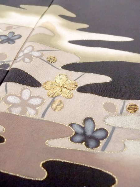 Photo11: M1228A Antique Japanese women   Black TOMESODE formal / Silk. Chrysanthemum,   (Grade C) (11)