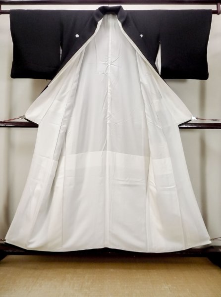 Photo3: M1228G Vintage Japanese women   Black TOMESODE formal / Silk. Chrysanthemum,   (Grade C) (3)