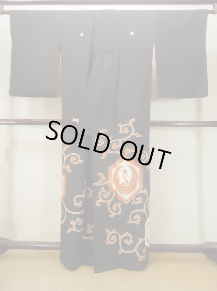 Photo2: M1228L Antique Japanese women   Black TOMESODE formal / Silk. Arabesque vine,   (Grade C) (2)