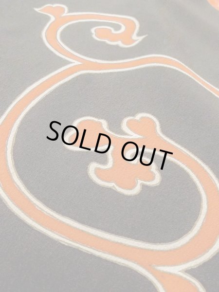 Photo11: M1228L Antique Japanese women   Black TOMESODE formal / Silk. Arabesque vine,   (Grade C) (11)