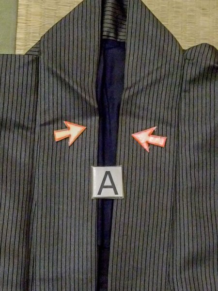 Photo11: N0116F Vintage Japanese  Dark Gray Men's Kimono / Silk. Line There is an impression from use.  (Grade D) (11)