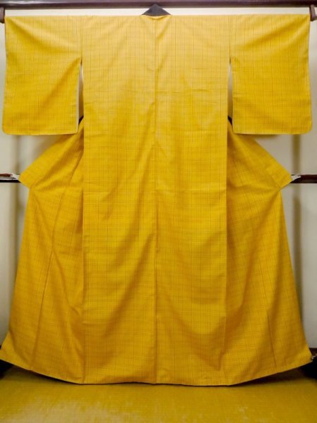 Photo1: N0123B Vintage Japanese women   Yellow TSUMUGI pongee / Silk. Plaid Checks A black collar is attached.  (Grade C) (1)