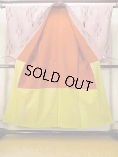 Photo2: N0123C Antique Japanese women Vivid Grayish Pink TSUMUGI pongee / Silk. Stripes Arrow feather pattern. There is an impression from use.  (Grade C) (2)