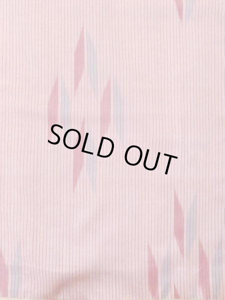 Photo4: N0123C Antique Japanese women Vivid Grayish Pink TSUMUGI pongee / Silk. Stripes Arrow feather pattern. There is an impression from use.  (Grade C) (4)
