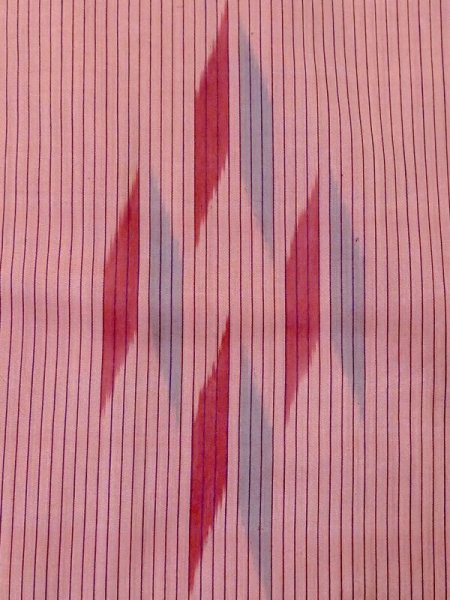 Photo5: N0123C Antique Japanese women Vivid Grayish Pink TSUMUGI pongee / Silk. Stripes Arrow feather pattern. There is an impression from use.  (Grade C) (5)