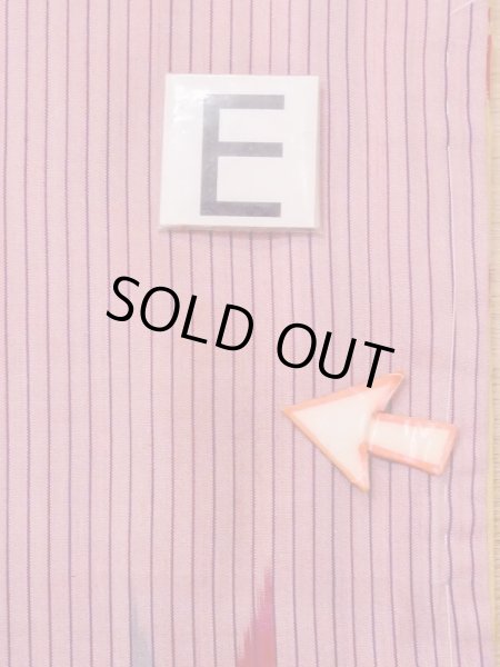 Photo16: N0123C Antique Japanese women Vivid Grayish Pink TSUMUGI pongee / Silk. Stripes Arrow feather pattern. There is an impression from use.  (Grade C) (16)